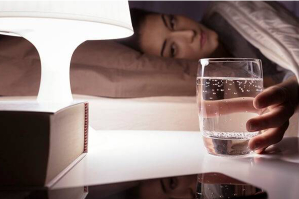 இரவில் தண்ணீர் குடிப்பதால் என்ன நடக்கும் தெரியுமா? | Do You Know What Happens Drink Water At Night