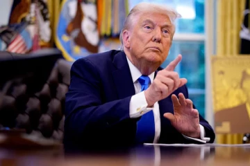 எச்-1பி விசா திட்டத்தில் கூடுதல் கட்டுப்பாடுகளை விதித்த டிரம்ப்; இந்தியர்களுக்கு நெருக்கடி