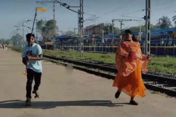 மகனுடன் 2 கி.மீற்றர் ஓடி வந்த தாய்! நெகிழ வைத்த பாசத்தின் வைரல் புகைப்படம்