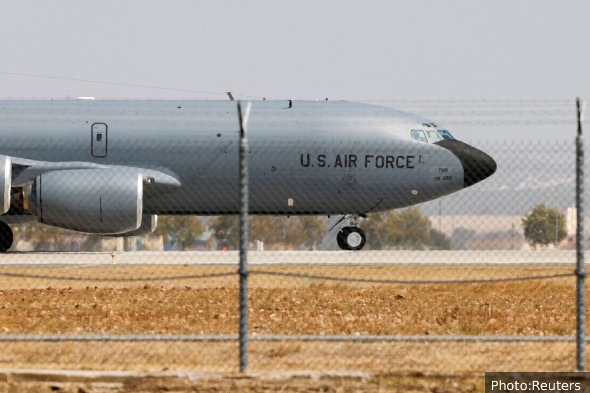 ஈராக்கில் அமெரிக்க விமானம் விபத்து: 6 இராணுவ வீரர்கள் உயிரிழப்பு: பத்திரமாக தரையிறங்கிய KC-135 விமானம் | Us Refuelling Plane Crashed In Iraq 6 Solider Dead