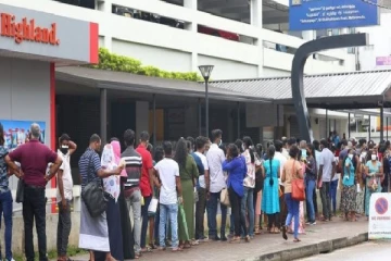 இலங்கையின் நிலை மோசம் - வெளிநாடு பறக்கத் தயாராகும் மக்கள்