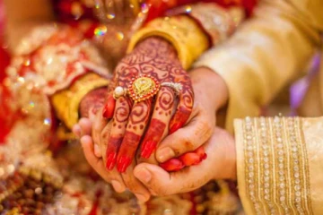 கனவுகளோடு காத்திருந்த மணமக்கள்! உறவினர்களால் திருமண வீட்டில் ஏற்பட்ட களேபரம்! திகைத்து நின்ற பொலிசார்