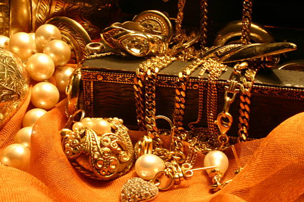 நகை பிரியர்களுக்கு ஷாக் கொடுத்த தங்கவிலை! | Gold Prices Gave A Shock To Jewelry Lovers