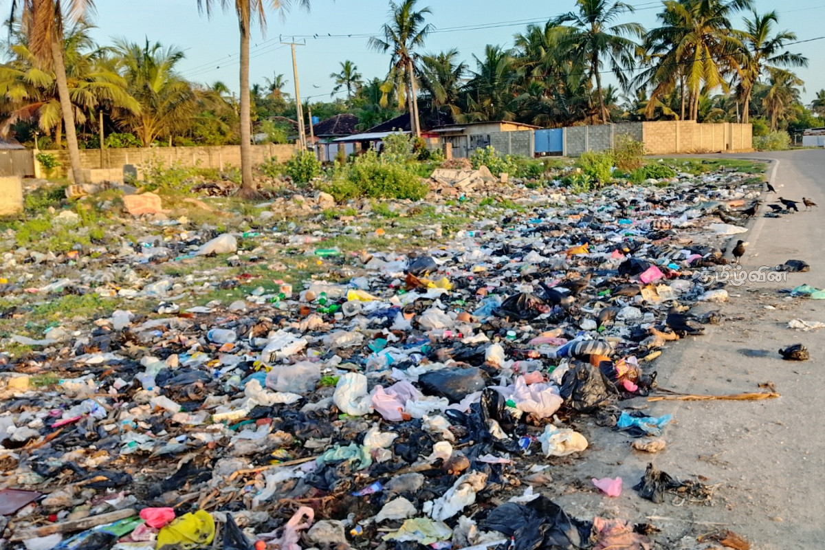 கண்ணகி அம்மன் கோவில் சுற்றுபுறங்களில் நிரம்பி கிடக்கும் குப்பைகள் - விசனம் தெரிவித்த பொதுமக்கள் | Garbage Littering Kannaki Amman Temple கண்ணகி அம்மன் கோவில் சுற்றுபுறங்களில் நிரம்பி கிடக்கும் குப்பைகள் - விசனம் தெரிவித்த பொதுமக்கள் | Garbage Littering Kannaki Amman Temple