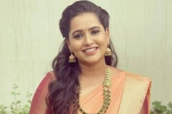 என்னை மிகவும் கொடுமைப்படுத்துகிறார்கள்- வீடியோ வெளியிட்டு புலம்பும் தொகுப்பாளினி  ஜாக்குலின்