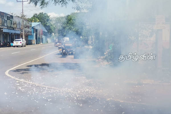 ஜனாதிபதியான ரணில்: பட்டாசு கொளுத்தி கொண்டாடிய மக்கள் (Photos) | People Celebrated New President With Firecrackers