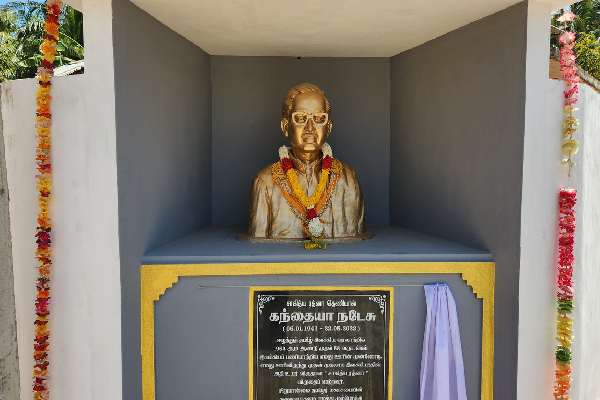 ஈழத்தின் மூத்த எழுத்தாளர் தெணியானின் சிலை வடமராட்சியில் திறப்பு! | Eelam S Senior Writer Theniyan Statue Vadamaratsi