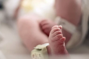 350 கிராம் எடையில் பிறந்த அதிசயக் குழந்தை