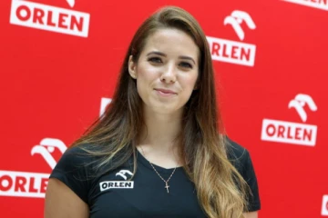 குழந்தையின் அறுவை சிகிச்சைக்காக ஒலிம்பிக் வெள்ளிப்பதக்கத்தை ஏலம் விட்ட வீராங்கனை