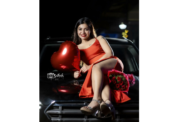 அதுமேல ஏம்மா படுத்திருக்க.. கொஞ்ச நேரம் சும்மா இல்லாமல் தர்ஷா குப்தா செய்த விஷயம் | Dharsha Gupta Latest Photoshoot