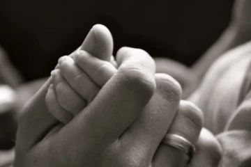 பச்சிளம் குழந்தையை தண்ணீரில் அமுக்கி கொன்ற தாய் ; இறுதியில் கொடுத்த அதிர்ச்சி வாக்குமூலம்