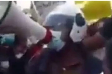 போராட்டக்காரர்களுக்கு ஆதரவளித்தவர்  பொலிஸ் உத்தியோகத்தரா? விசாரணை தீவிரம்!