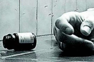 படிக்கும் போதே திருமணம் செய்து வைத்ததால் மாணவி விஷம் குடித்து தற்கொலை - அதிர்ச்சி சம்பவம்