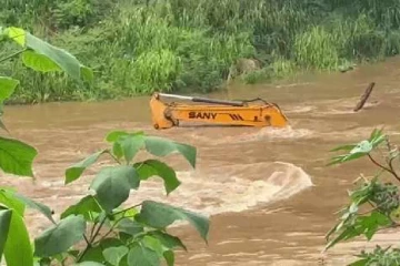 යකා පාලම හදන්න ගෙනා යන්ත්‍ර සූත ජලයට හසු වේ