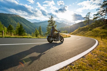 உலகின் சிறந்த 10 மோட்டார்சைக்கிள் சாலைகள் - பட்டியலில் இடம்பிடிக்காத பிரபல நாடு!