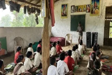 மாணவர்களின் இலவச கல்விக்காக ரூ.100 கோடியை அள்ளிக்கொடுத்த தொழிலதிபர்