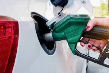 கனடாவில் எரிபொருள் விலை மற்றொரு உச்சம் தொடும்