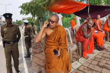 நாட்டில் களமிறக்கப்பட்டுள்ள புலனாய்வாளர்கள்! காவியுடை சர்ச்சையில் சிக்கப் போகும் நபர்கள்