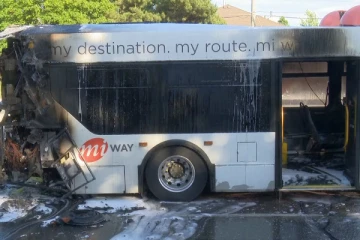 கனடாவில் பேருந்தில் ஏற்பட்ட தீ விபத்து; சாரதியின் திறமையால் உயிர் தப்பிய பயணிகள்