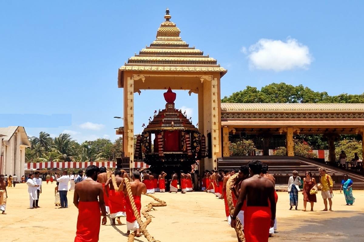 நல்லூரான் தேர் திருவிழா ; கந்தனை தரிசிக்க அலைமோதும் பக்தர்கள் | Nallur Chariot Festival Devotees Throng Worship