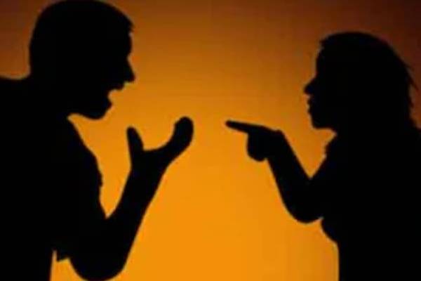 பஸ் ஸ்டாண்ட்னு கூட பாக்கல.. மாமியார் கையை பிடித்து இழுத்து மருமகன் செய்த செயல்! | Son In Law Bit His Mother In Laws Finger Nellai