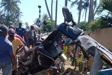 வவுனியா சென்ற ரயில் மோதி விபத்து - தாய், தந்தை, மகள், மருமகள் பலி