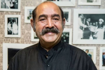 சொந்த ஊரில் பிரம்மாண்டமாக நடிகர் விஜயகுமார் கட்டியுள்ள வீடு- தனக்கு தானே சிலை வைத்துள்ள நடிகர், புகைப்படம் இதோ