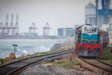 ரயிலிலிருந்து வீழ்ந்து உயிரிழப்பு