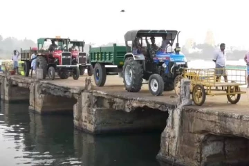 இராமேஸ்வரம் மீனவர்களை விரட்டியடித்த இலங்கை கடற்படை