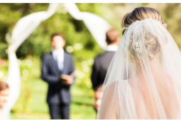 திருமணம் நடப்பதற்கு சில நிமிடங்கள் முன் சிறைக்கு கம்பி எண்ண சென்ற தம்பதி! தலைசுற்றவைக்கும் சம்பவம்