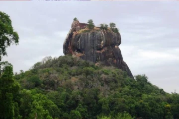 வெறிச்சோடி கிடக்கும் சீகிரியா