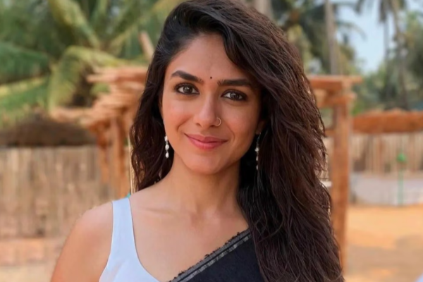 மிருணாள் தாகூரின் காதலன் யார் தெரியுமா? காதல் முறிவு குறித்து பேசிய நடிகை | Mrunal Thakur Talk About Her Love Breakup மிருணாள் தாகூரின் காதலன் யார் தெரியுமா? காதல் முறிவு குறித்து பேசிய நடிகை | Mrunal Thakur Talk About Her Love Breakup