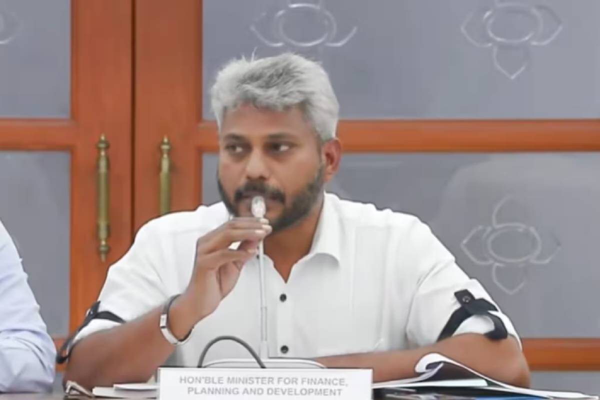 தமிழன் பட பாணியில் நடைபெற்ற சம்பவம் - தமிழக அரசின் கடனை அடைக்க பணம் வழங்கிய வழக்கறிஞர் | Lawyer Paid 1 28 Lakhs To Tn Govt Per Capita Debt