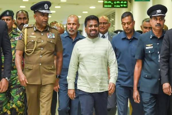 கட்டுநாயக்க விமான நிலையத்தில் கடும் பாதுகாப்பு : நாடு திரும்பினார் ஜனாதிபதி அநுர | President Anura Returns To The Country