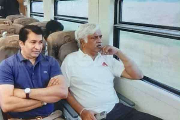 நிதி நெருக்கடி; ரயிலில் பயணம் செய்த அமைச்சர்! | Financial Crisis Minister Who Traveled By Train