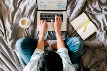 நெருக்கடி நிலை; வீட்டிலிருந்து பணியாற்றுங்கள்; இலங்கை பிரதமர் விடுத்த  பணிப்புரை!