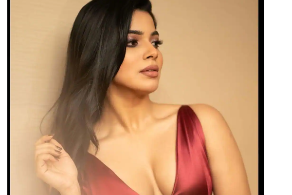 சிவப்பு நிற உடையில் இளசுகளை கிறங்கடிக்க வைக்கும் நடிகை திவ்ய பாரதி - வைரல் புகைப்படங்கள் - தமிழ்நாடு