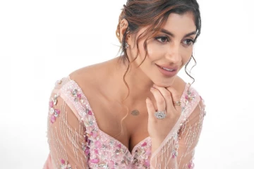 நடிகை யாஷிகா அனந்த வேற லெவல் கவர்ச்சி போட்டோஷூட்