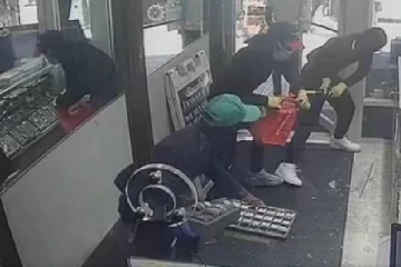 பட்டப்பகலில் துணீகர சம்பவம்: பல மில்லியன் டொலர் நகைகள் மாயம்