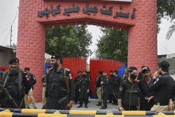 நிலநடுக்கத்தால் ஏற்பட்ட குழப்பம் ; சிறையில் இருந்து தப்பிய 216 கைதிகள்