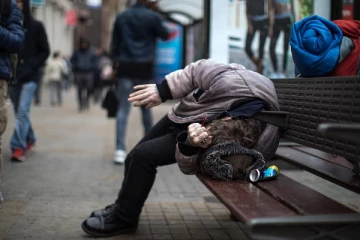 அமெரிக்காவில் புதுவகை போதைக்கு அடிமையாகும் இளைஞர்கள்; 5 நிமிடத்திற்கு 1 மரணம்!