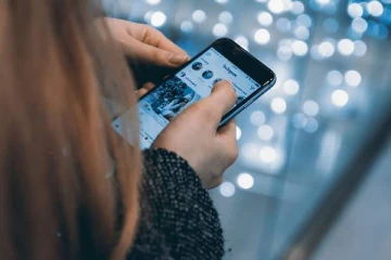 செல்போன் பயன்படுத்துவதை தந்தை கண்டித்ததால் அமிலம் குடித்த 16 வயது மாணவி! சிகிச்சை பலனின்றி பரிதாப மரணம்