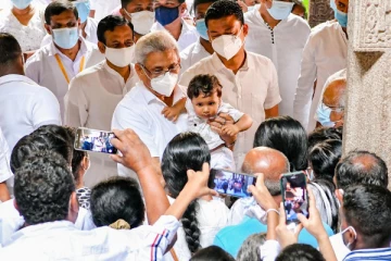 தலதா மாளிகை சென்றார் ஜனாதிபதி