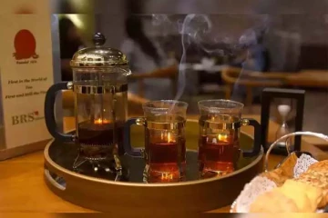 என்னது ஒரு கப் டீ ஆயிரம் ரூபாயா? அப்படியென்ன ஸ்பெஷல்னு நீங்களே தெரிஞ்சிக்கோங்க