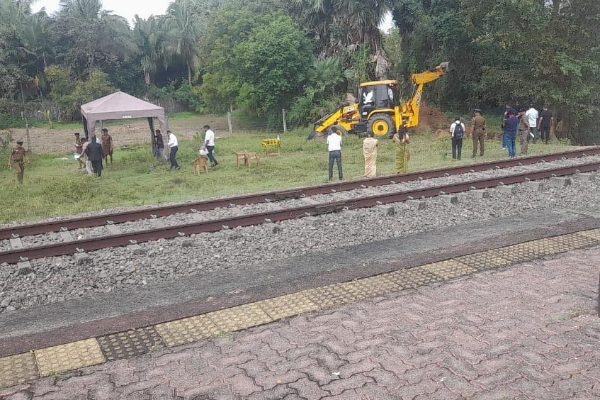 பரந்தன் தொடருந்து நிலையத்தில் வெடி குண்டு அச்சுறுத்தல்! சம்பவத்தால் பரபரப்பு | Bomb Threat At Paranthan Railway Station