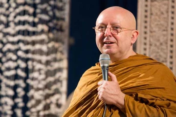 රටම කතාවෙන අජාන් බ්‍රහ්ම හිමි ගෙන් මෙරට ගැන විශේෂ ප්‍රකාශයක්