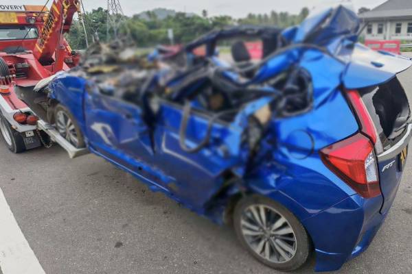 மத்திய அதிவேக நெடுஞ்சாலையில் கோர விபத்து : ஒருவர் பலி! | Accident On Central Expressway One Dead 2 Injured மத்திய அதிவேக நெடுஞ்சாலையில் கோர விபத்து : ஒருவர் பலி! | Accident On Central Expressway One Dead 2 Injured