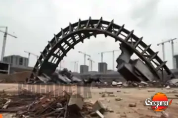 කම්කරුවන් 6ක් මැරිලා පැය කීපයක් යන්නත් කළින් ඉන්දියාවේ තවත් දරුණු අනතුරක්, වානේ ආරුක්කුවක් කඩාවැටී 09ක් ජීවිතක්ෂයට