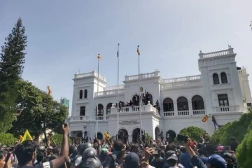 பரபரப்பான சூழ்நிலையில் ஆர்ப்பாட்டக்காரர்களுக்கு சட்டத்தரணிகள் சங்கம் எச்சரிக்கை