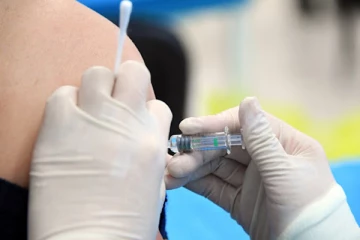 உலகிலேயே முதல் முறையாக  குழந்தைகளுக்கு தடுப்பூசி போடும் பணியை தொடங்கியது கியூபா!